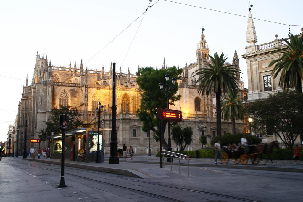 Hotel Dona Lina Seville Exterior photo