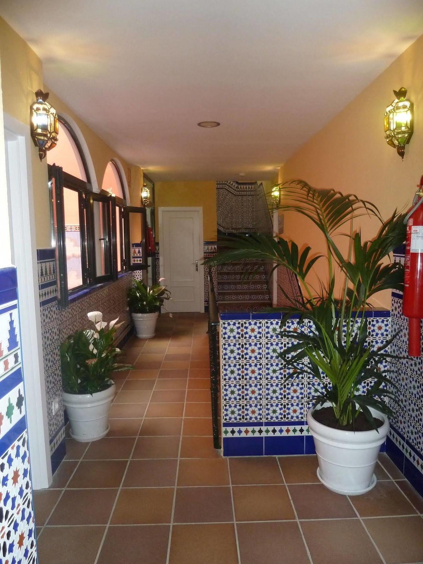 Hotel Dona Lina Seville Exterior photo