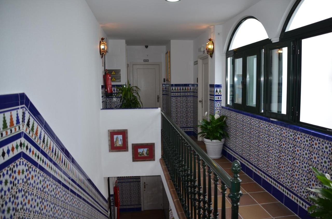 Hotel Dona Lina Seville Exterior photo